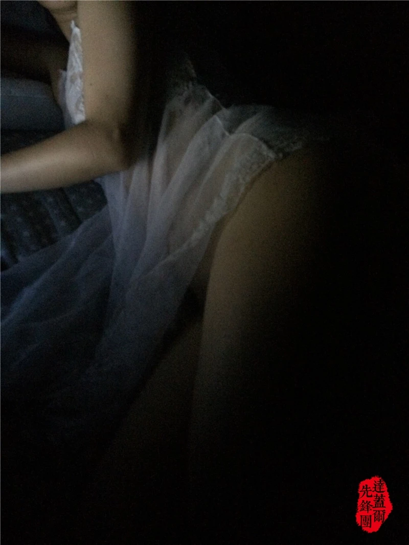 吻妳腿中嘴