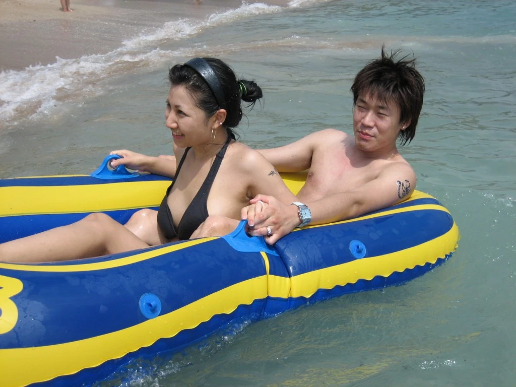 最新情侣流出，女的长的比较嫩，男的太猥琐，居然还内射[13P]