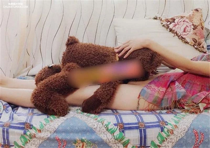 酒店水滴摄像头偷拍貌似大学生情侣开房啪啪 妹子奶子真大 操完一起玩手机