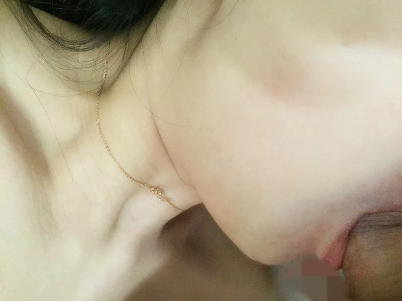 例假刚完的qq群友来我家玩游戏，有验证，最后忍住潮吹