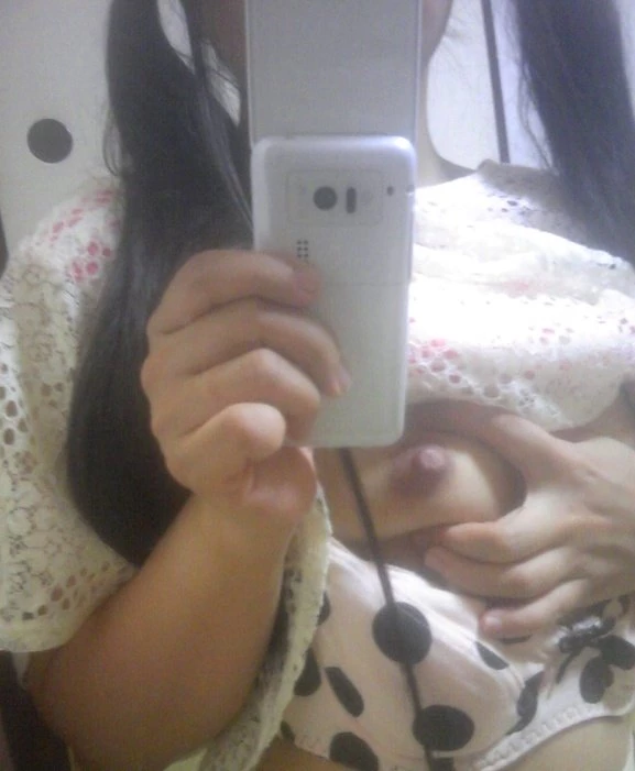 桑拿会所边做边拍，性感女狼卖力服务，带你体验真实“一路向西”