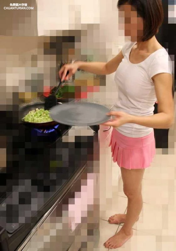 小母狗调教第三部，脱衣服就流水，身体已经开发的非常敏感了