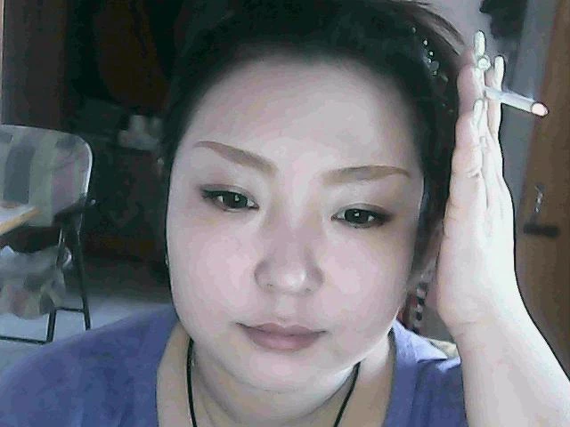 大二兼职学妹露脸年轻漂亮，裤子都不脱让我干，表情真骚