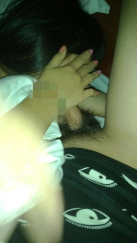 对白淫蕩，黑色奔驰车纹身少妇，约我开房，完整版下翻