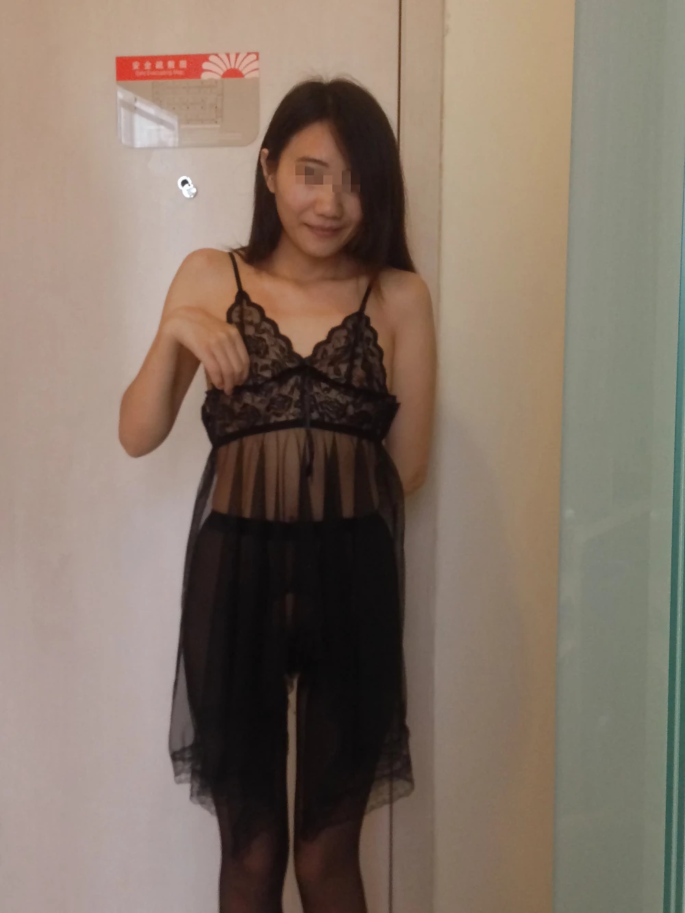 职业女性OL白领长腿撩人，搞起来激情可爱，一顿抽插最后被无套内射