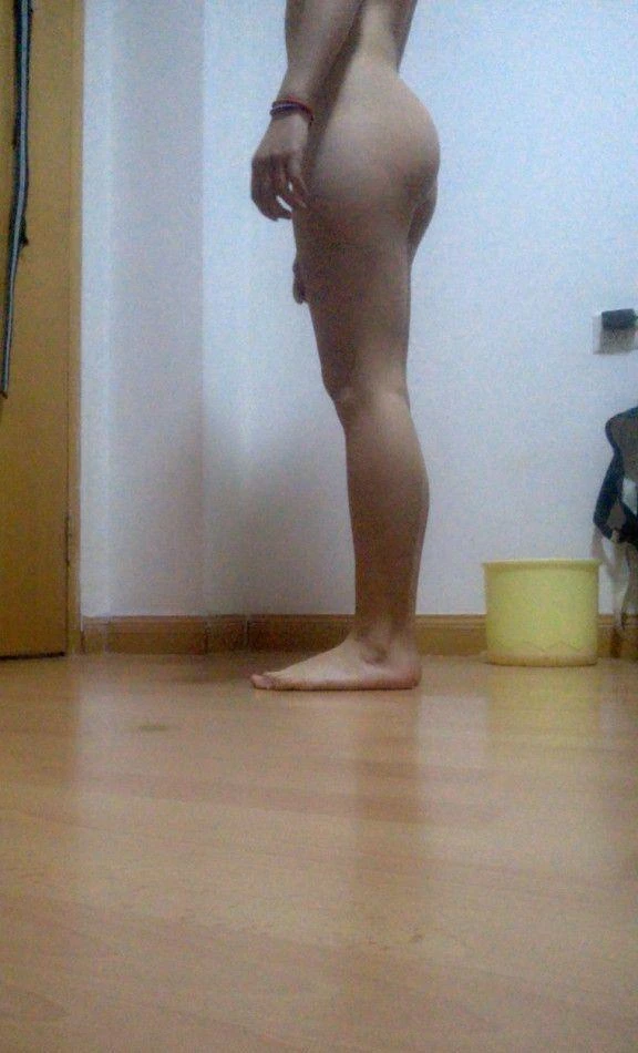 穿黑色婚纱扮演男朋友的新娘