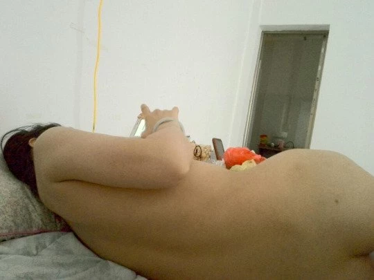 熟妇舔鸡巴，这鸡巴舔的邦邦硬