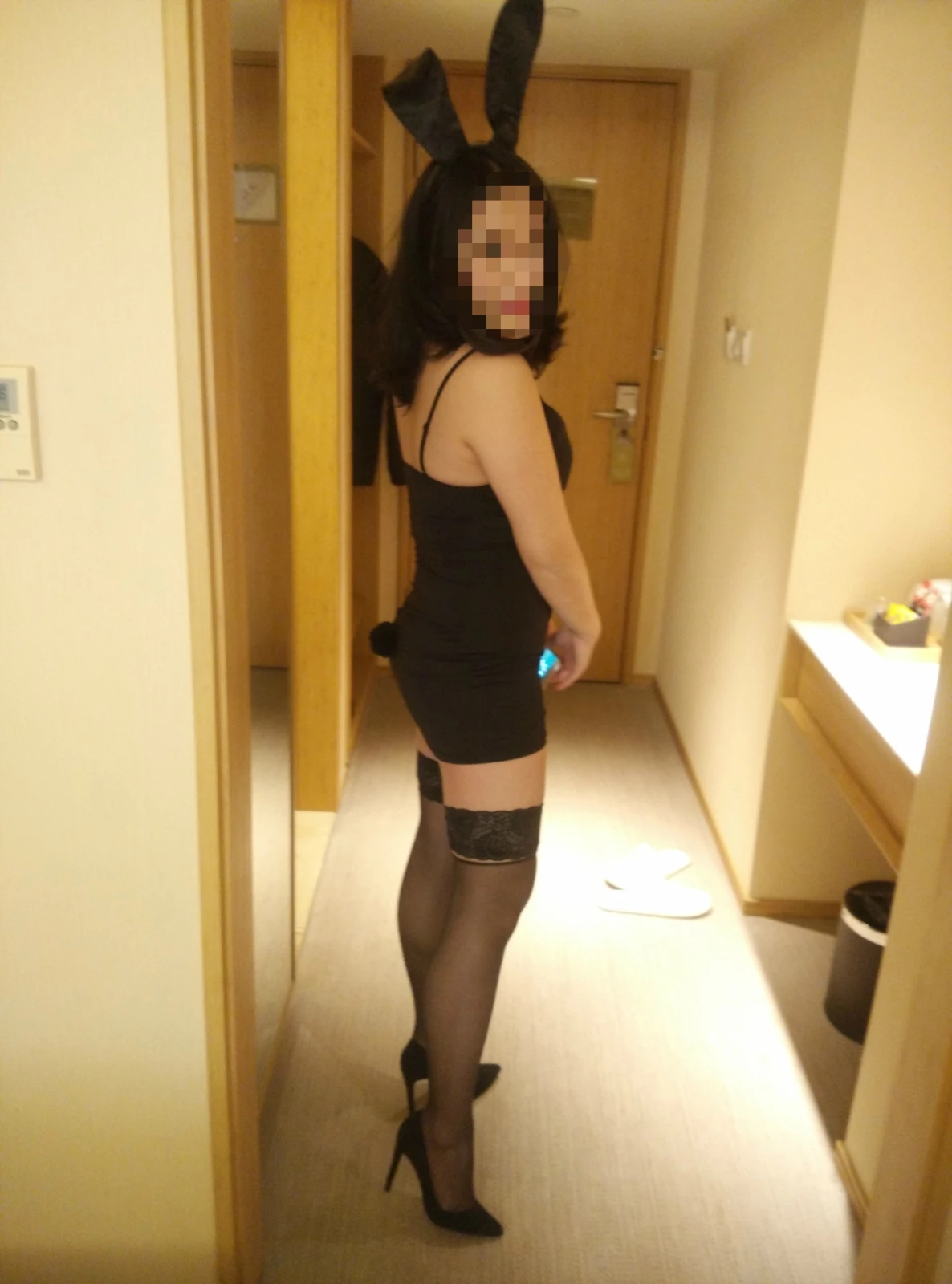 生日当天。小母狗把自己当做礼物让我玩，红色衣服太性感了
