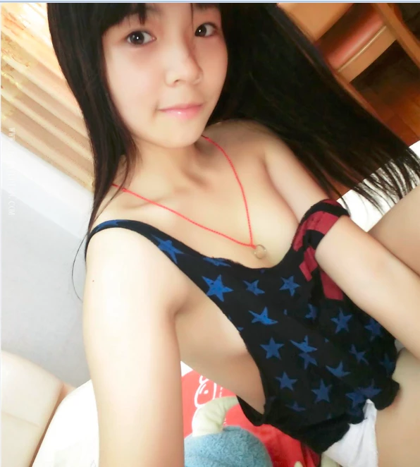 老婆青涩的黑丝足~
