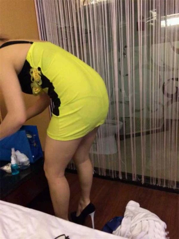 骚母狗肥臀大奶69式最爱吃大鸡巴