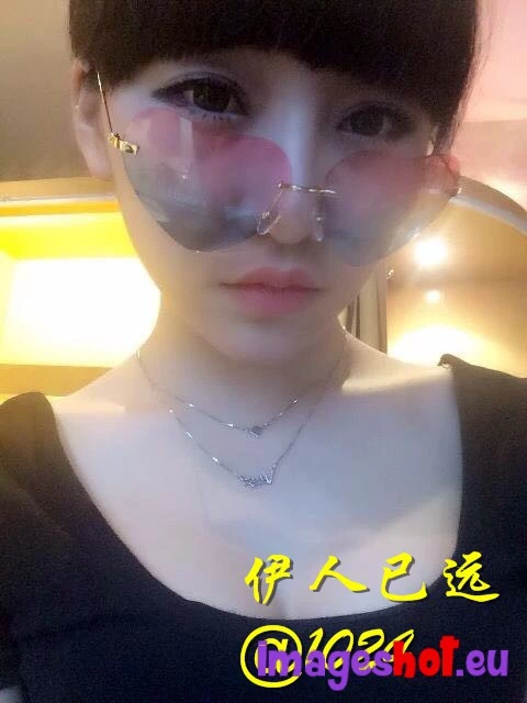 骚话连篇！饭店撩的美乳少妇被我带回家操