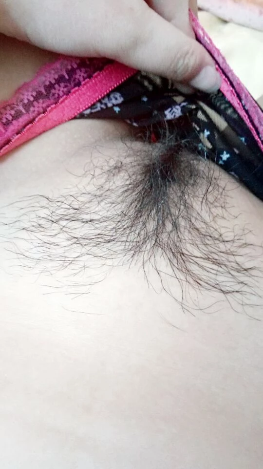 来自19岁年轻小妹的生涩口交体验
