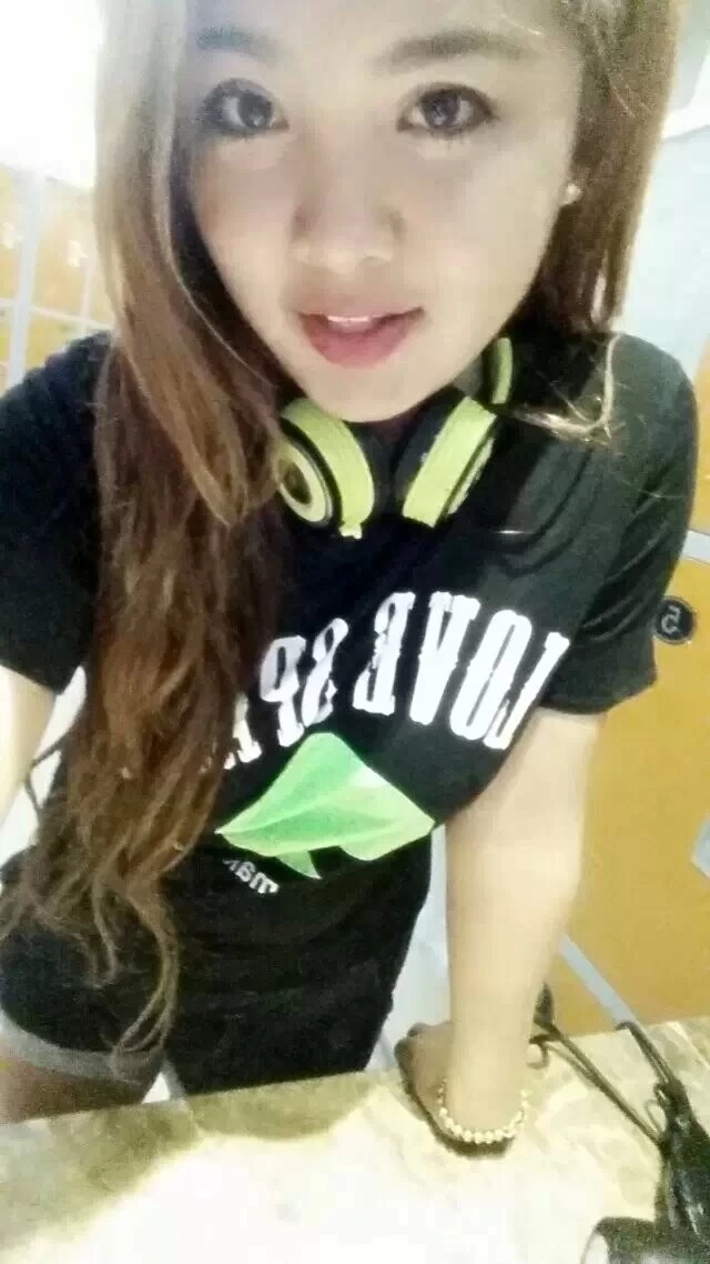 00后的公司会计被我拿下，逛完街去开房