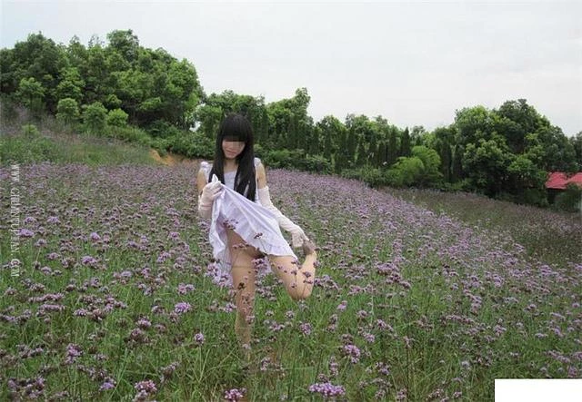 极緻白嫩女学生 被操到脖子上小铃铛都停不下来