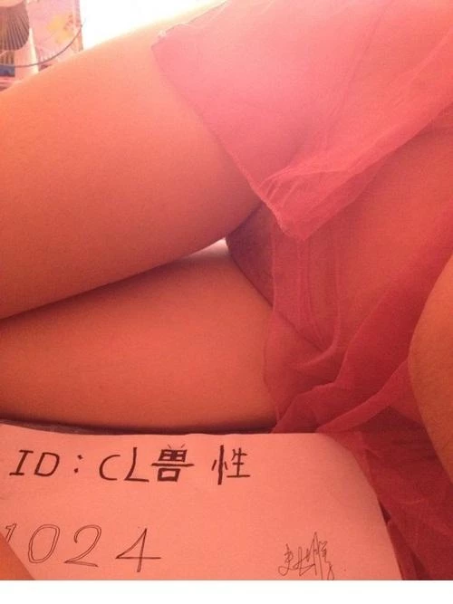 和漂亮美眉自拍1