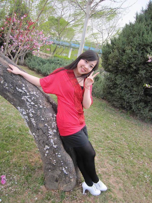 后入学生妹，插的水直流，嗷嗷叫受不了