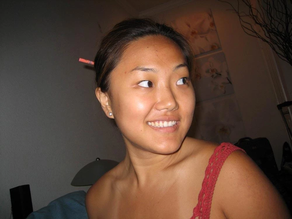 一边看电视一边草，连体丝袜太爽了