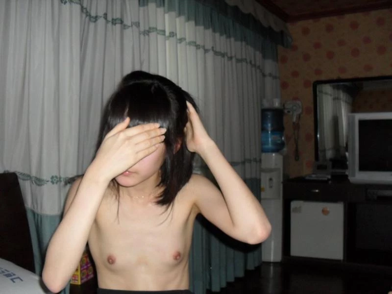 19岁榨汁机，喜欢每天有肉棒去满足她
