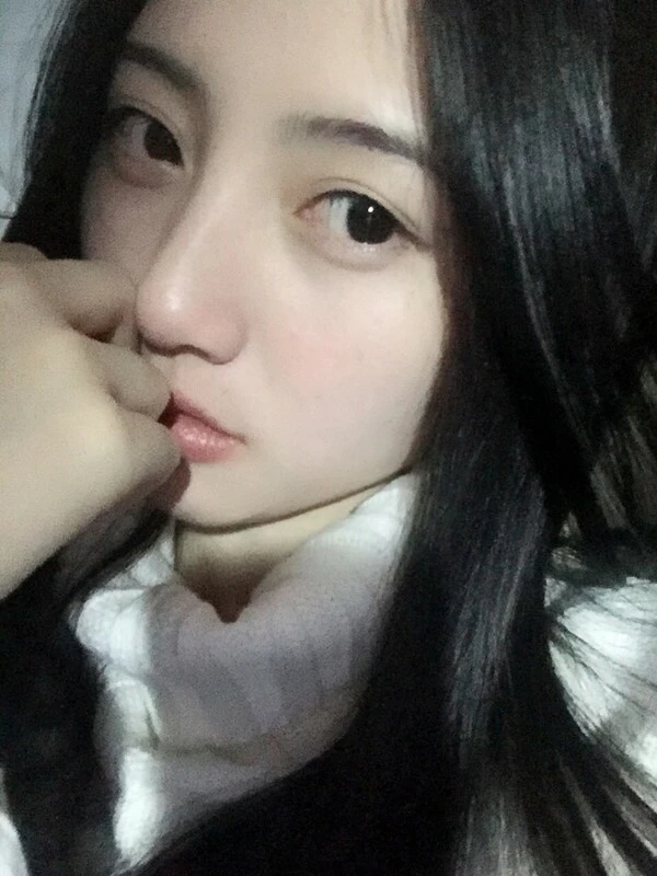 20岁妹妹，逃课也要做爱，样子很享受