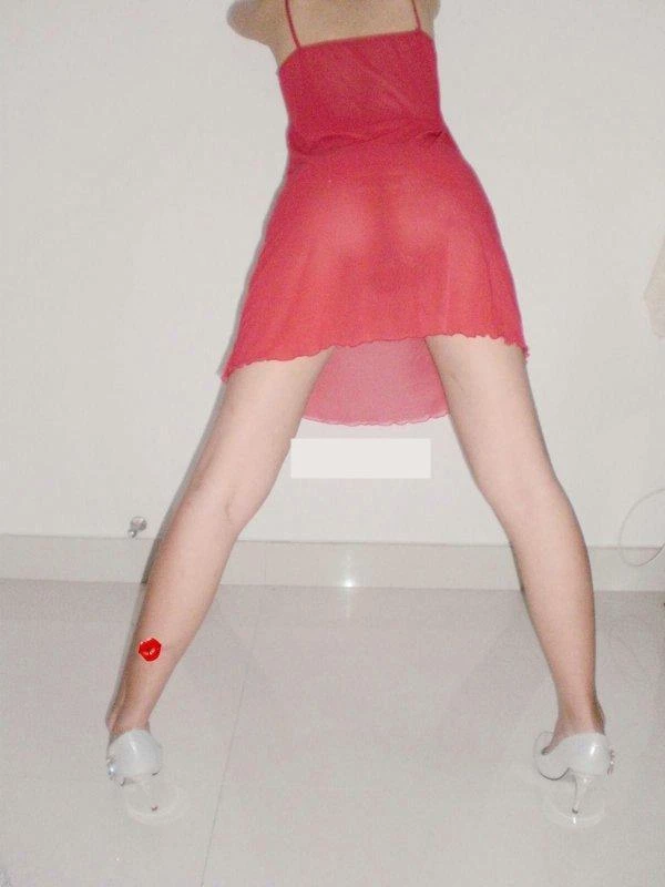 双飞老婆闺蜜