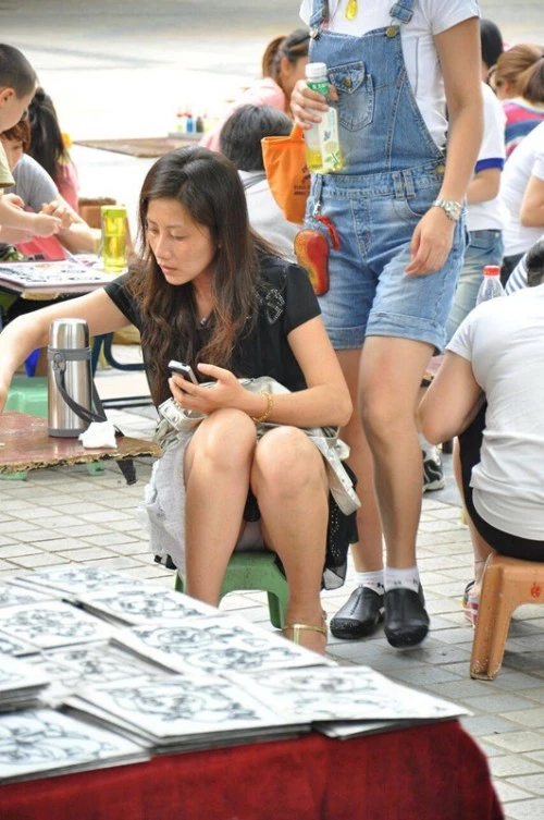 熟女最喜欢的太师椅上被后人，太有感觉了，听声音就射了