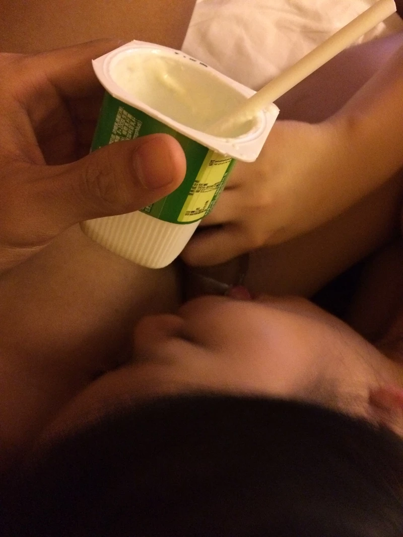 一进门就蹲下吃JJ，喜欢的狼友请五星好评