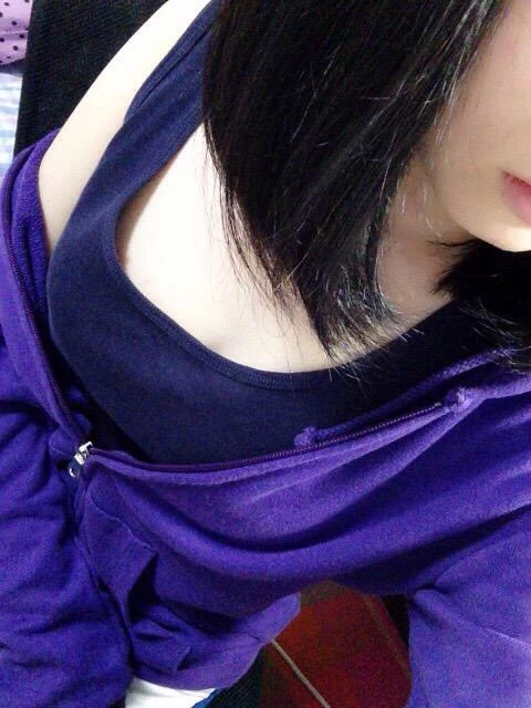 00年大一师範女神，背着男朋友偷情，高潮到双奶抖动