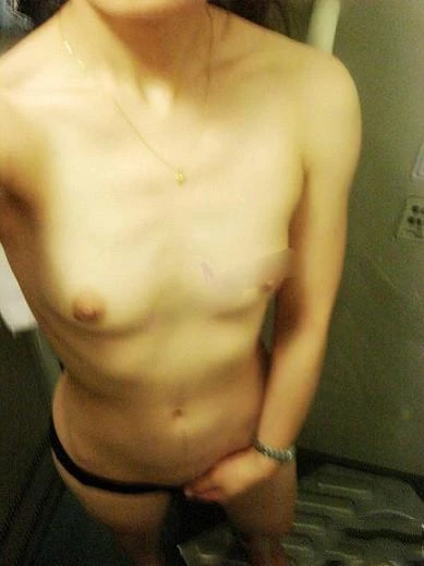 这巨乳能玩一年 (招广告) 【约炮秘籍/直播盒子】看下面