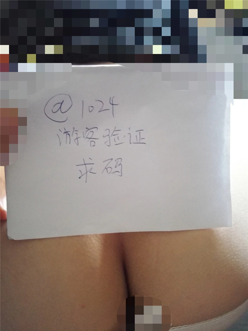 跟踪骚货到家楼梯站操强奸