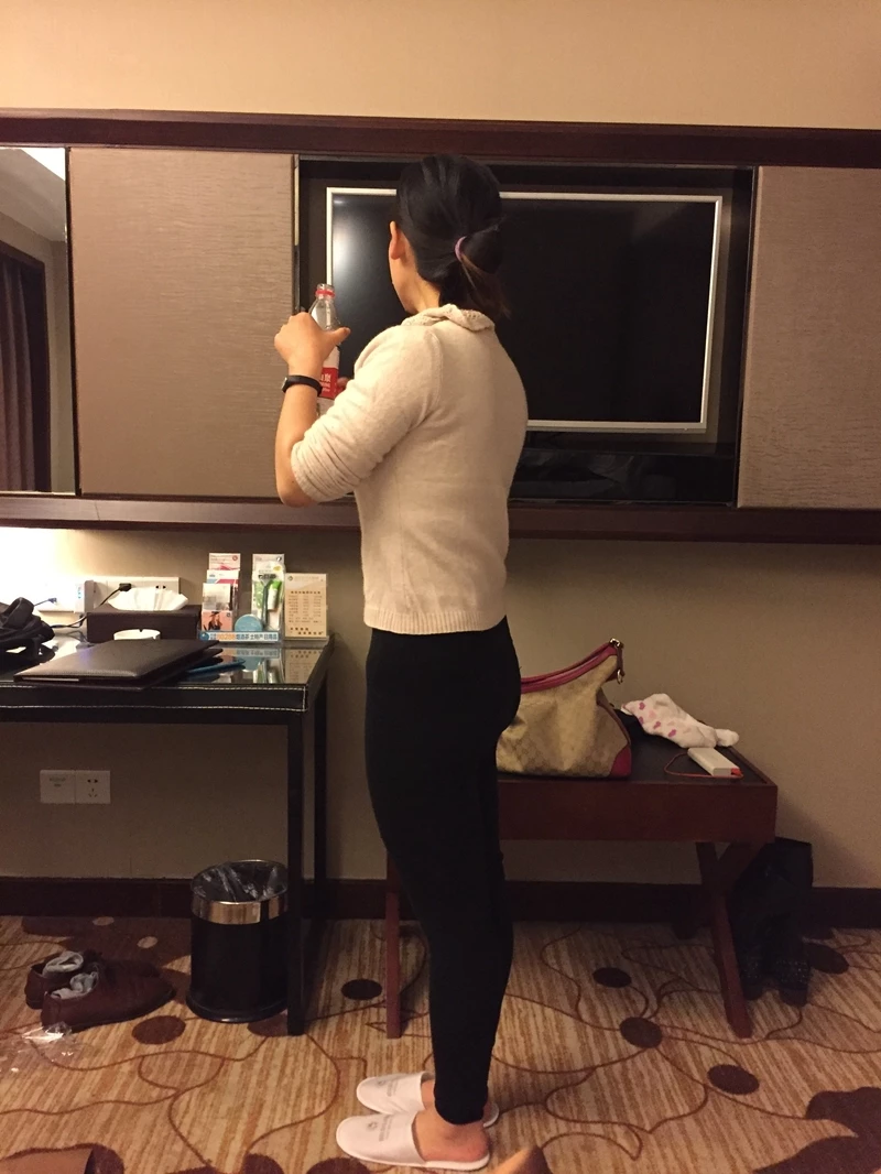 假日和女友酒店做爱自拍