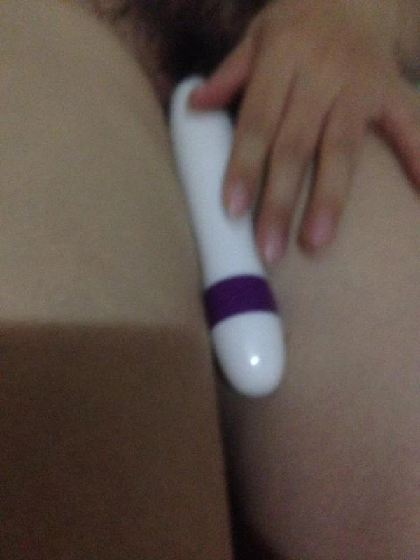 偷拍国中女生宿舍洗澡边洗边自慰又不敢出声
