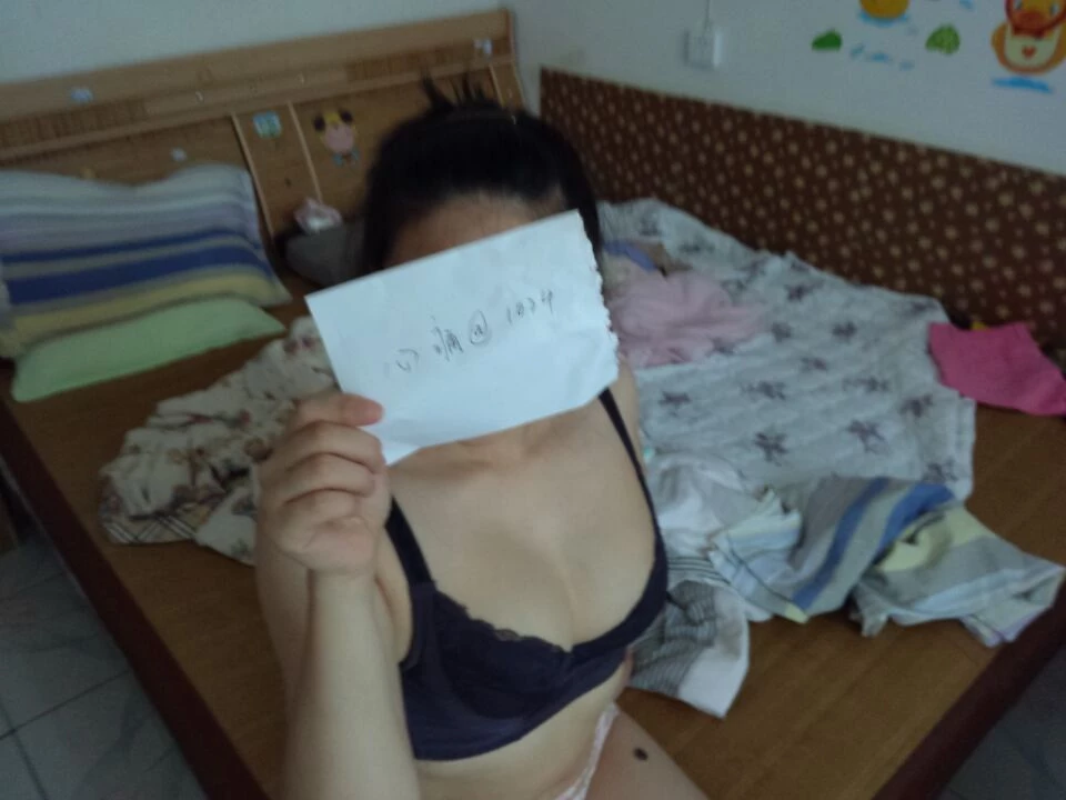 陪秘书来做推拿，勾引医生被狠狠操