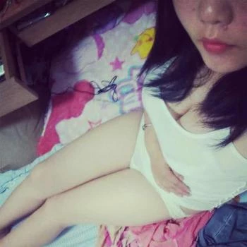 正牌女友来之前，先草一会母狗热身，