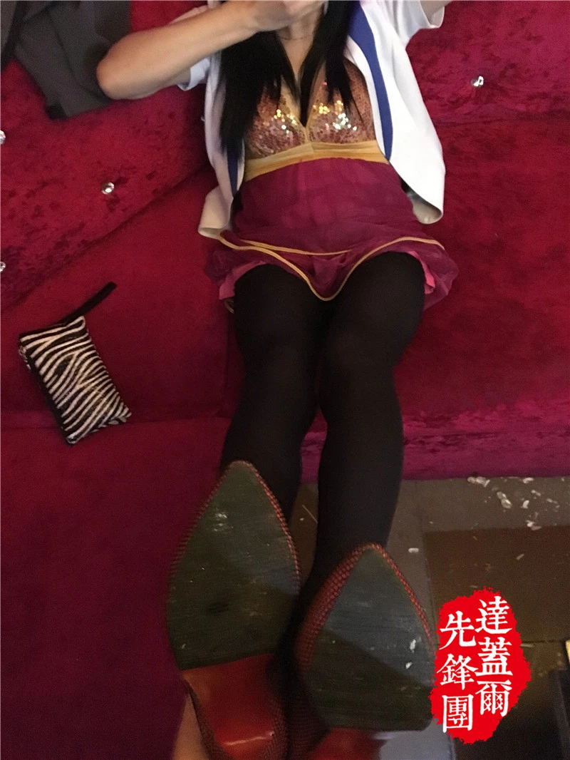 [Rep][原創投稿][達蓋爾先鋒團榮譽出品]黑丝露乳色诱嫖圣，圣心不动心系爱妻[21P]