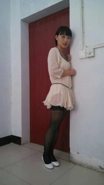 美女les睡眠前的甜蜜游戏