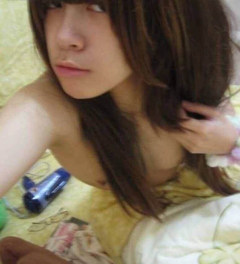 带红色眼镜的MM，长得还算可以吧。[16P]
