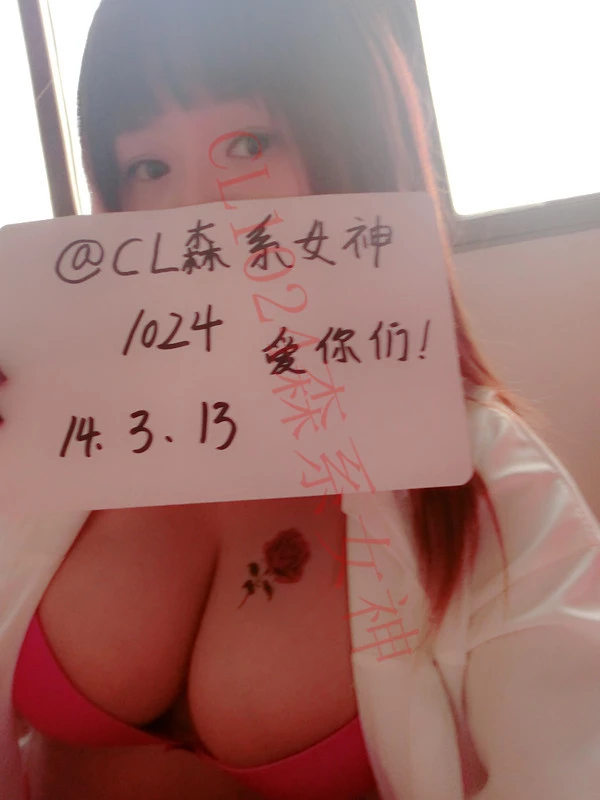 [原创] 猛操美乳女炮友，忍不住拔套干射肚子上