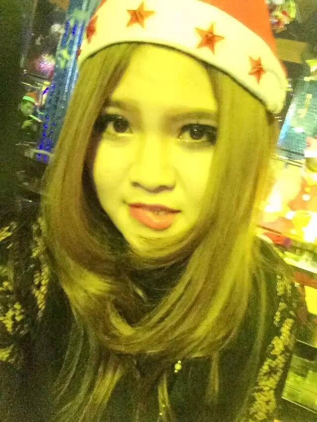女女性爱，厨房里的口交高潮比餐桌上的咖啡更令人陶醉