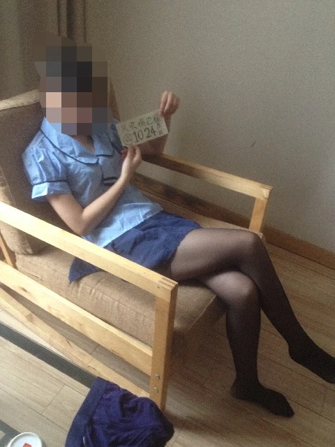 [原创] 绝世骚逼丰满肉弹人妻少妇（下）口爆吞精