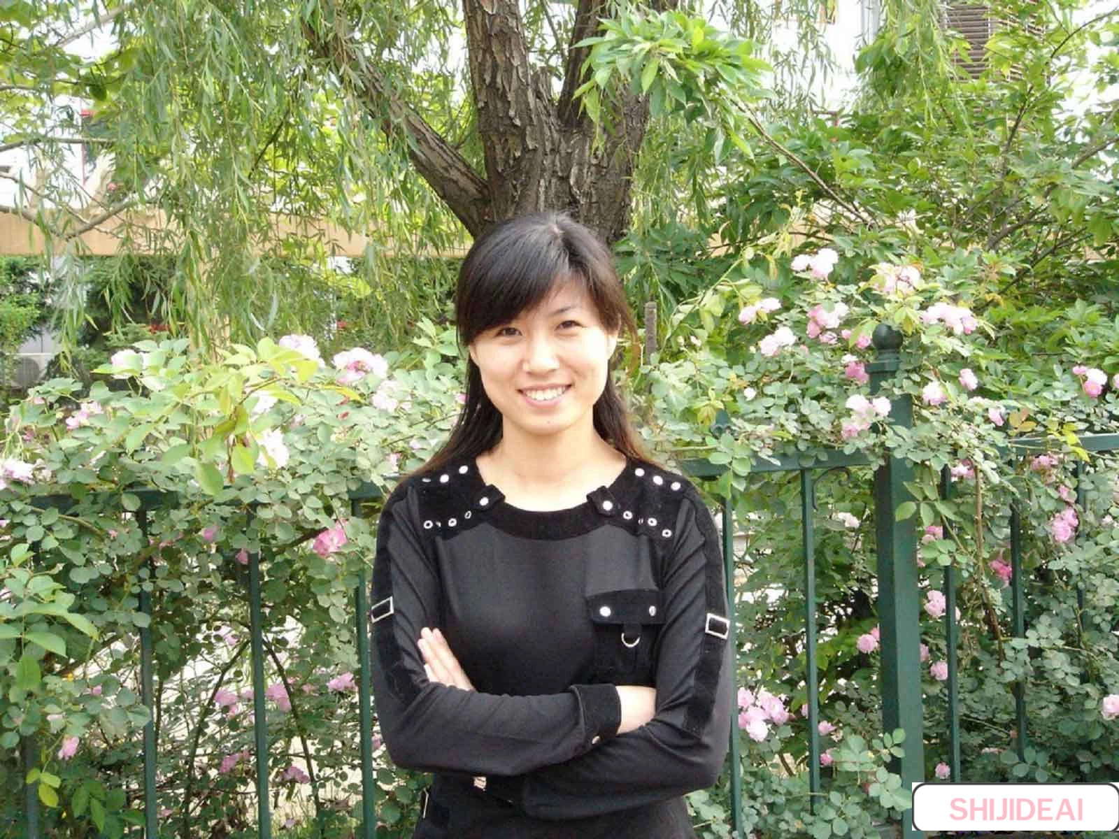 想开发我老婆逼的，说出你手段，老婆自己选