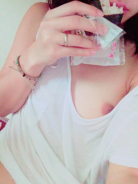 [原创] 喷着奶的职业装ol黑丝高跟少妇秘书挤上奶汁舔鸡巴