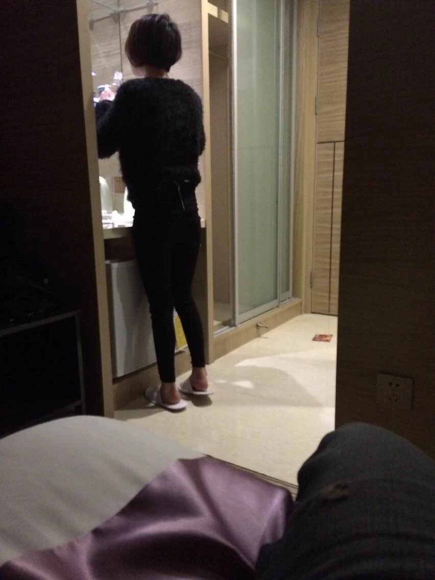 [原创] 一顿披萨，操了一天，背着男友出来被我操的实习生
