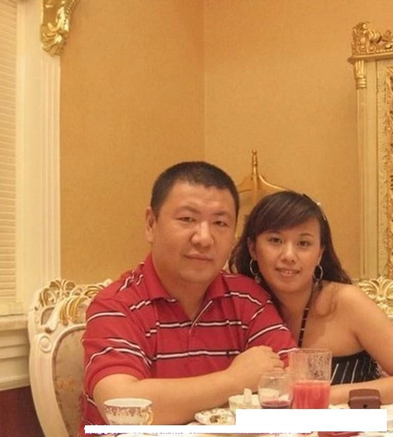 把这样漂亮的老婆绑起来，让别人插，你干的了吗？回复满100房3P图[25P]