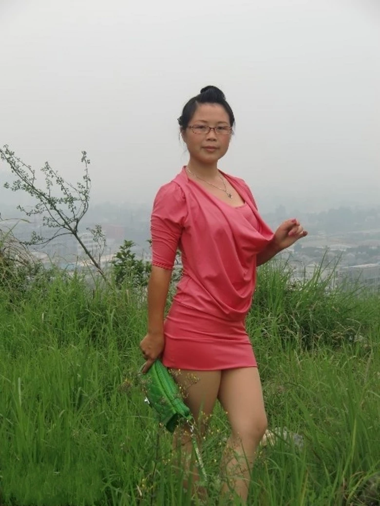 和平饭店窗边爆操颜射女仆装小猫