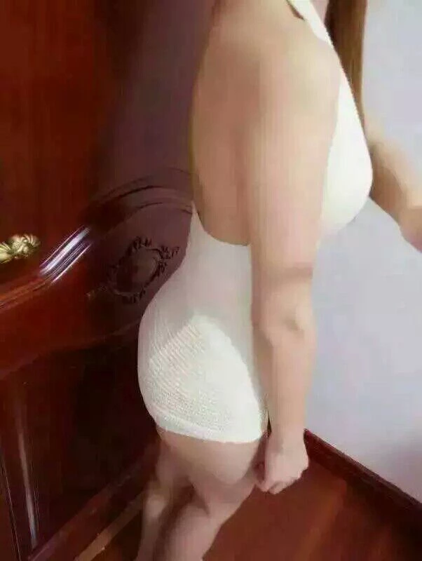 露脸高三学生妹边看电视边吃鸡，56秒处91手势认证！