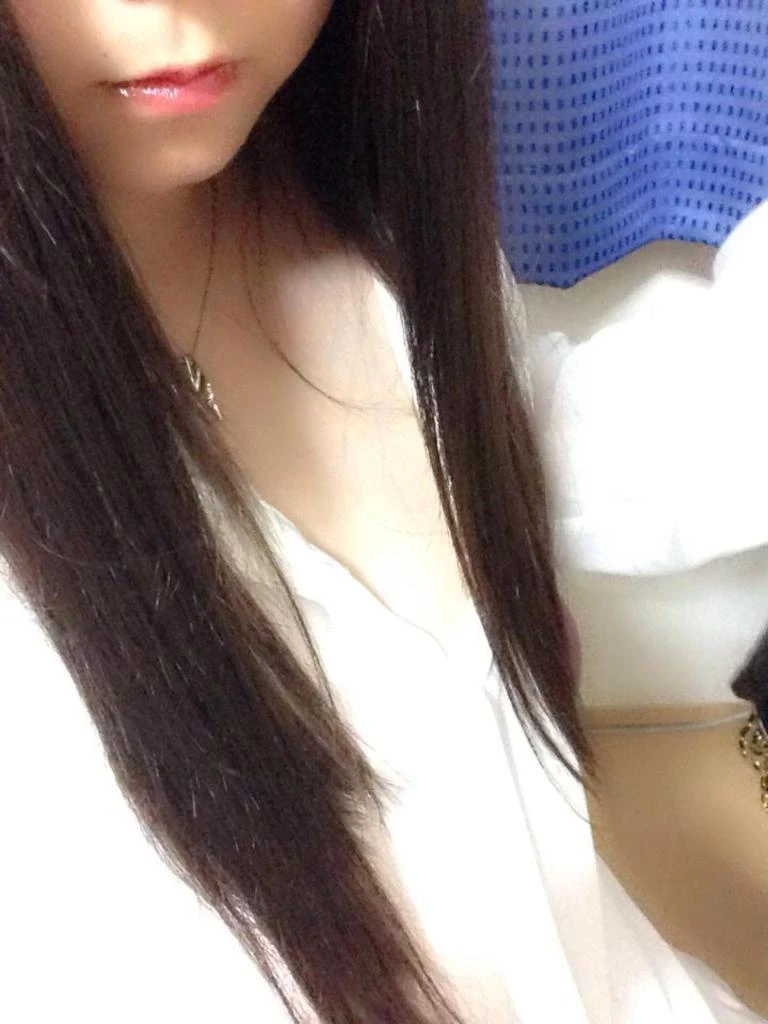 芷莘作品之小内裤又薄又软~长长的秀发象瀑布一样散落，迷人的小穴[11P]