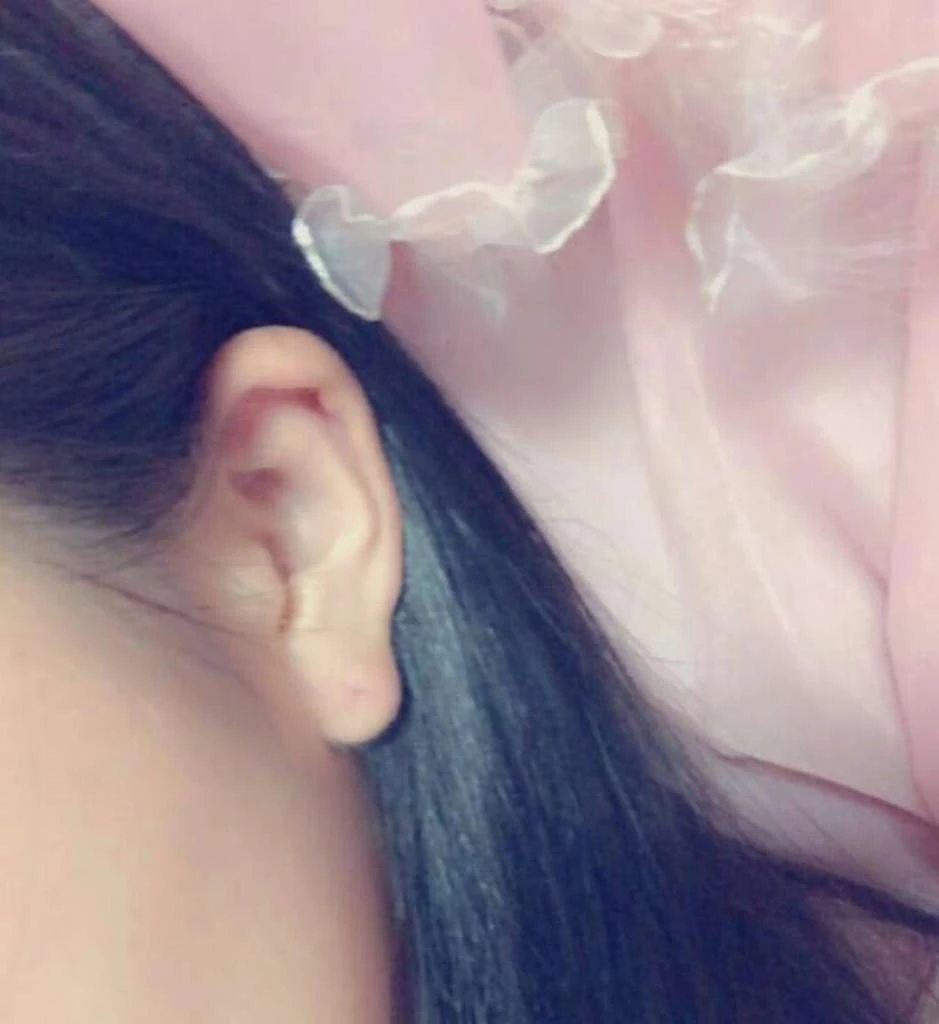 [原创] 偷情还敢给老公打电话 被操的很爽也不敢叫出声