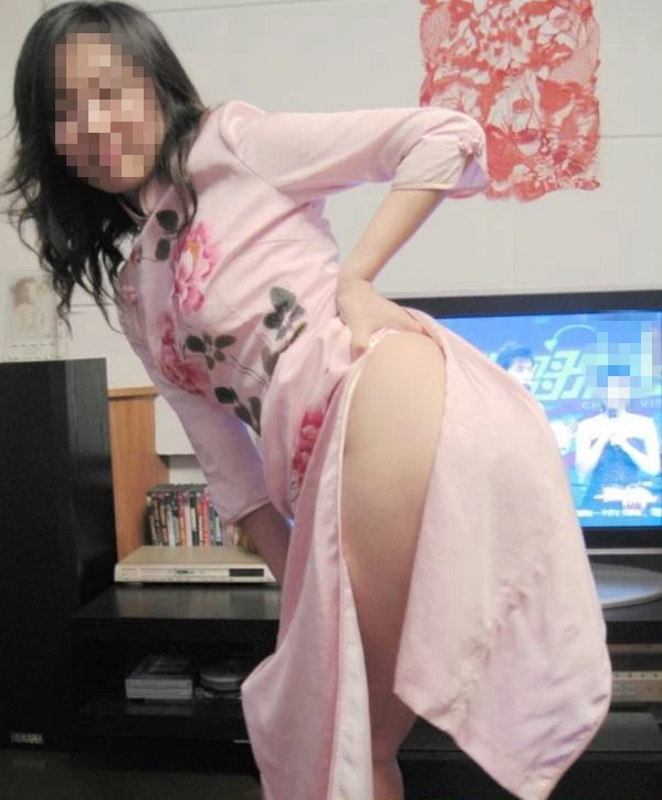 小母狗口爆吞精~（下滑查看联系方式与约炮技巧）