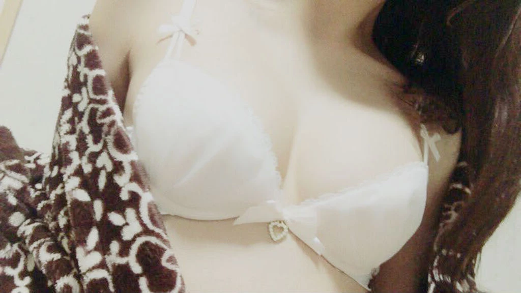 白丝jk少妇，接电话做爱，差点被发现