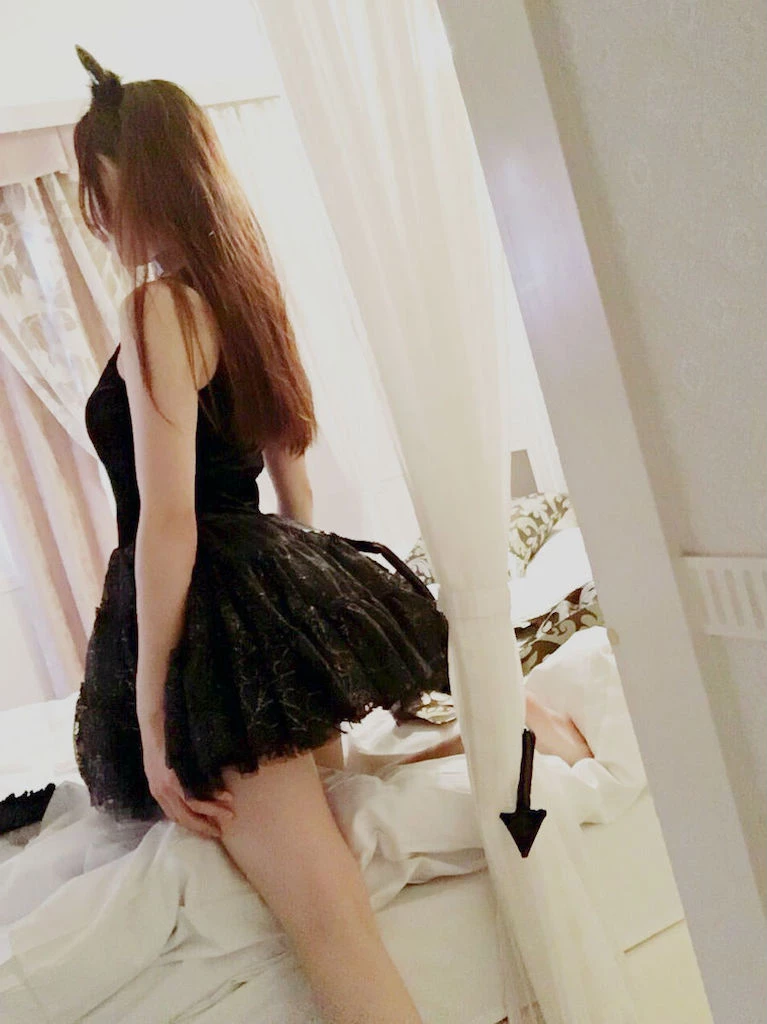 白丝jk少妇，接电话做爱，差点被发现